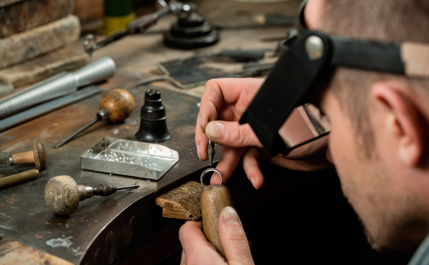 Curso de joyería: técnicas de acabados de superficie