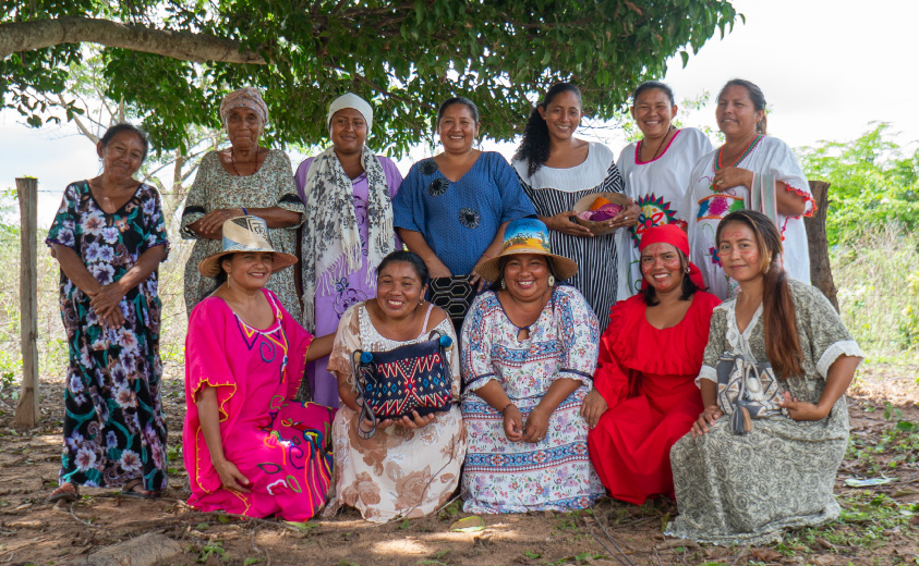 Foto de un grupo de artesanas Wayúu