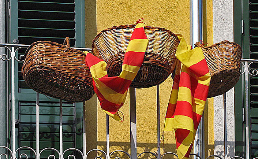 Decoración en las calles del casco antiguo, XII Fira Internacional del Cistell 2009