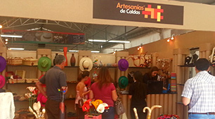 Laboratorio de Caldas en la feria artesanal EXPOFERIAS 2013 Laboratorio de Caldas